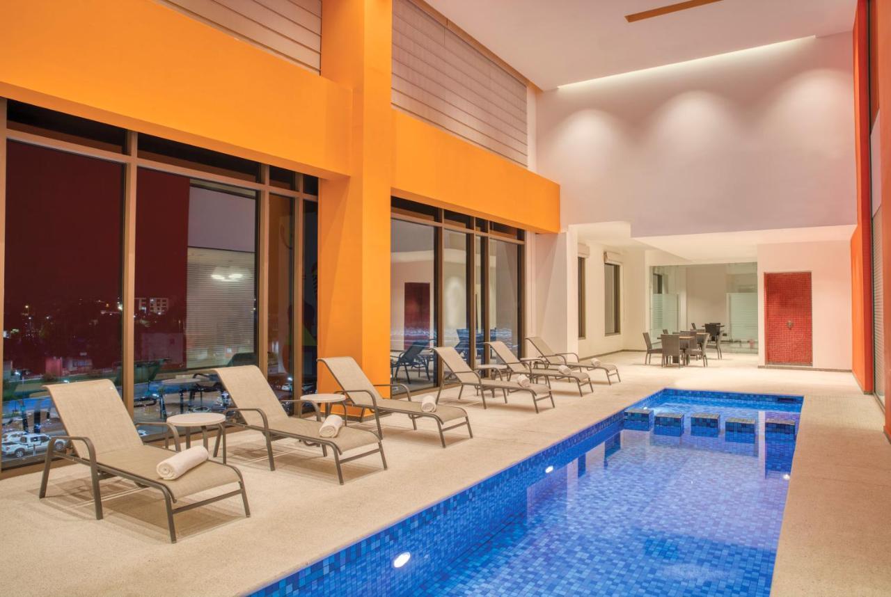 Fiesta Inn Express Puebla Explanada المظهر الخارجي الصورة