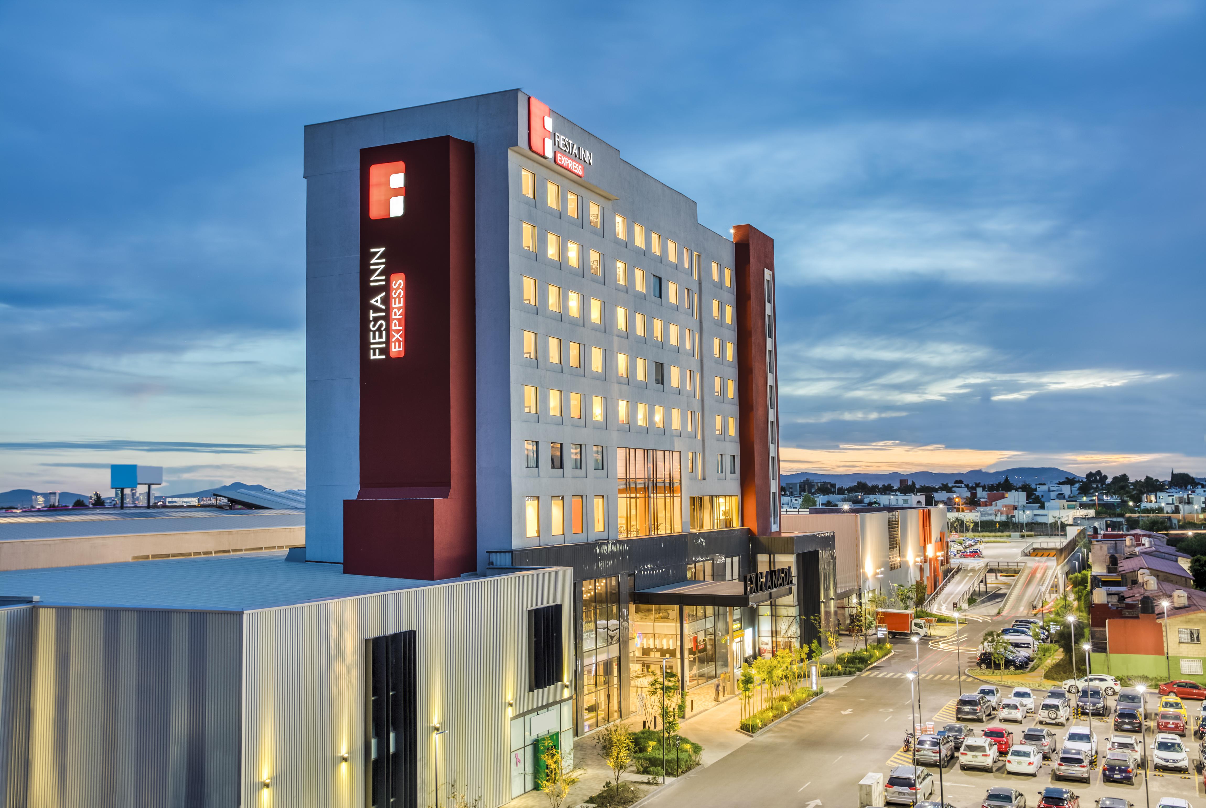 Fiesta Inn Express Puebla Explanada المظهر الخارجي الصورة
